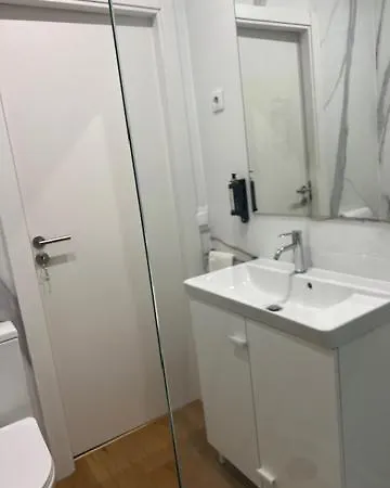 Charming And Renewed 1 Bedroom In Campolide *