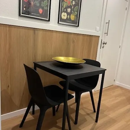 Charming And Renewed 1 Bedroom In Campolide Apartman *